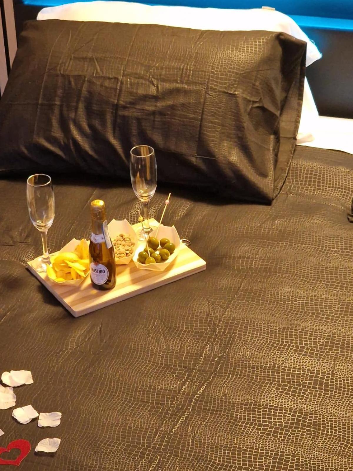 Charm E Chic Appartement Napels Buitenkant foto